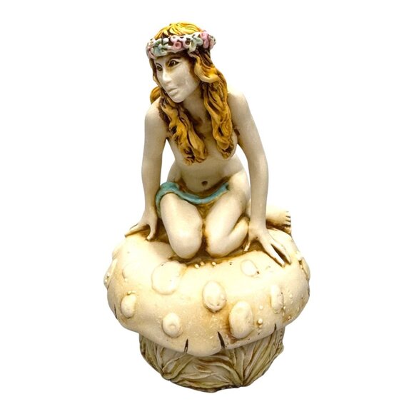 Helleborine Fairy Trinket Box Sitting On Mushroom Isle Gramarye Harmony Kingdom - Picture 8 of 10